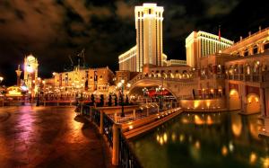 Venetian-Resort-Hotel-Casino-Las-Vegas-900x1440[1]